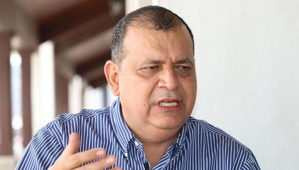 Orlando Ponce Morazán ha ganado reconocimiento por su dedicación en el ámbito deportivo y su presencia en medios de comunicación.