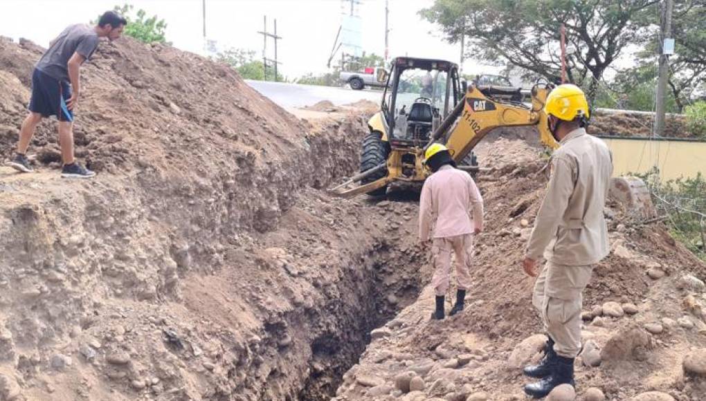 Mueren dos obreros soterrados cuando zanjeaban en Orocuina, Choluteca