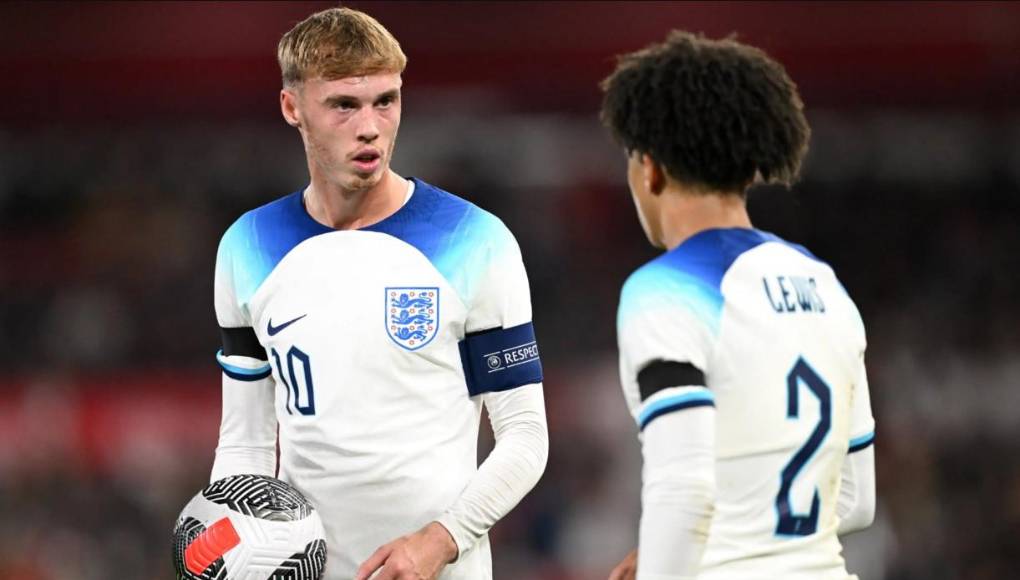 Cole Palmer, por otra parte, es el segundo jugador más joven en la historia de la Premier League en marcar dos penales en un partido (21 años, 334 días), detrás de Mario Balotelli en diciembre de 2010 con el Manchester City contra el Aston Villa (20 años, 138 días).