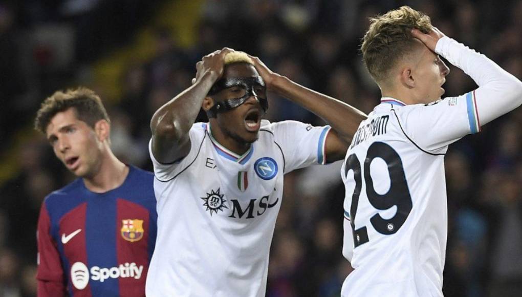 El nigeriano Osimhen lamentando una ocasión fallada. 