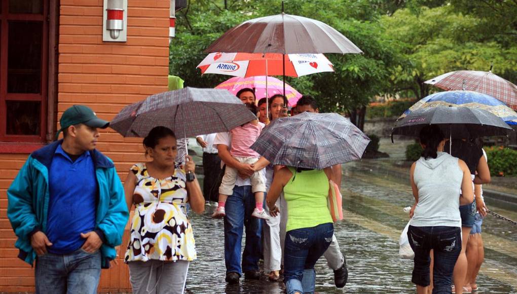 En tanto, la masa de aire frío dejará efectos sobre el país durante 48 horas (hasta hoy miércoles). 