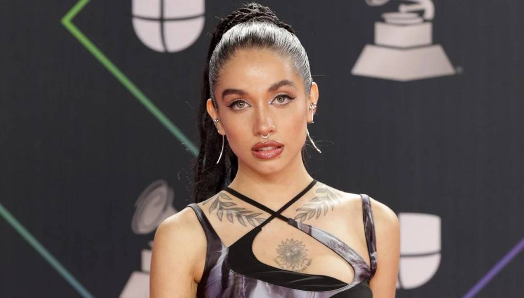 En su reemplazo, los organizadores anunciaron a la argentina María Becerra, quien cerrará la última de las seis jornadas del Festival -que se suponía debía clausurar Peso Pluma- y sumó al también argentino Trueno.