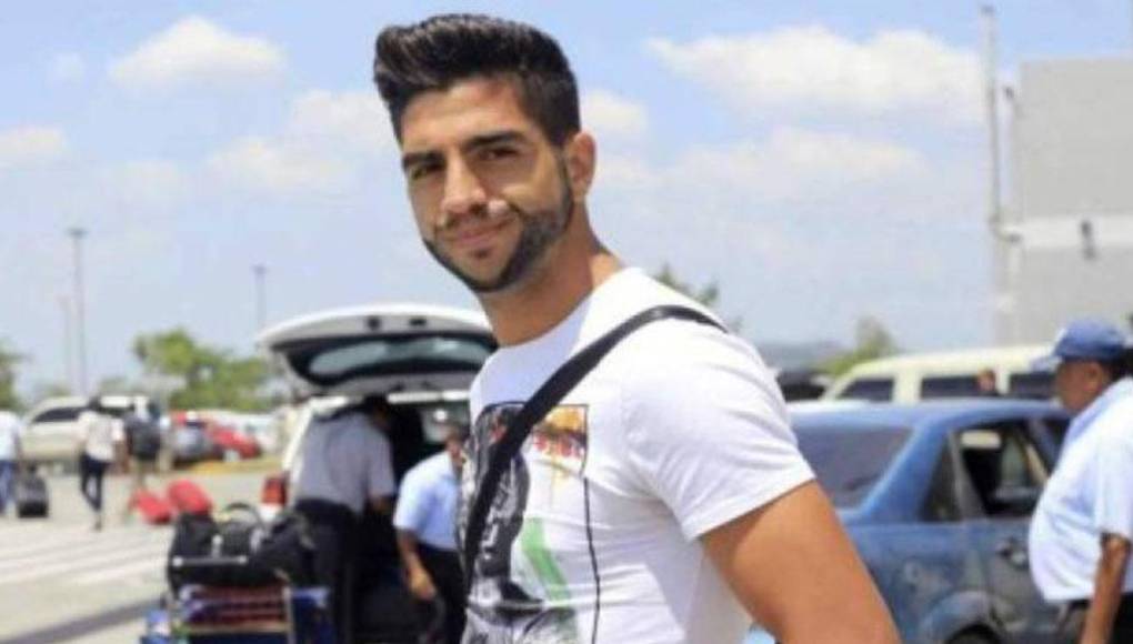 “Yo siempre voy con la Selección, estoy pendiente, pero ahora mismo hay jugadores jóvenes que se lo merecen y van a llegar para hacer cosas buenas. Yo debo concentrarme en mi club, mi familia y lo que venga sea bienvenido. Tuve la oportunidad pero por diferentes motivos tanto míos y de la forma de juego, está claro que no se aprovechó, pero yo siempre estaré súper feliz de haber llegado a la Selección”, agregó.