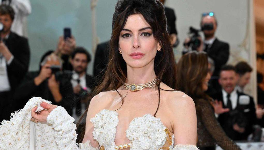 “Hay muchas otras cosas que identifico como hitos. Normalmente no hablo de ello, pero llevo más de cinco años sobria”, dijo Anne Hathaway al medio The New York Times en una entrevista reciente.