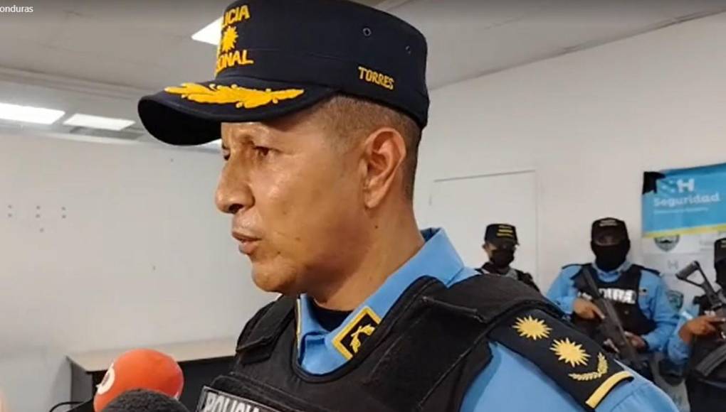 Edil Torres Vindel, jefe de la Unidad Metropolitana de Prevención #11 (UMEP-11) informó que según el estimado hay entre 35 y 40 libras de marihuana.