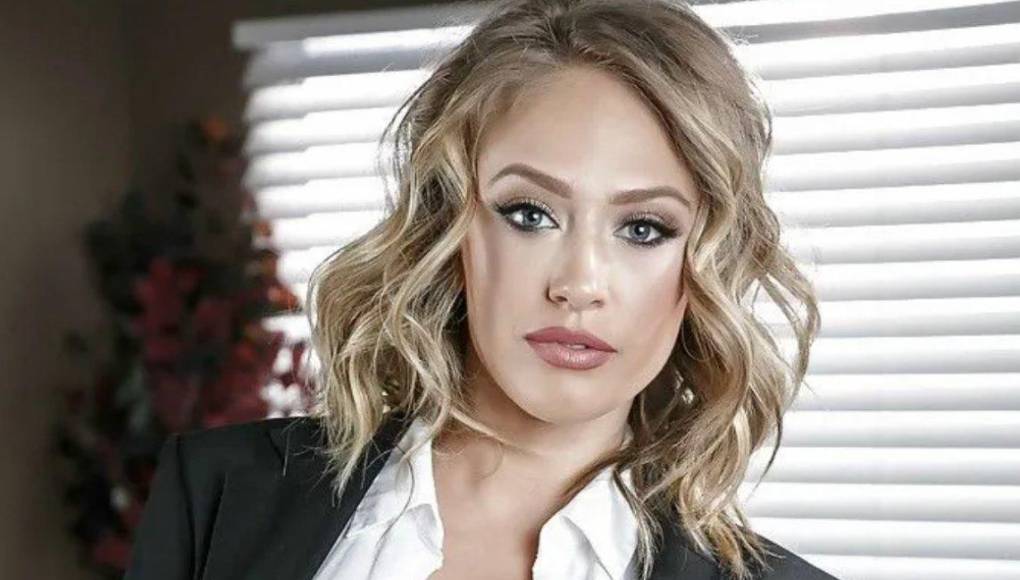 “Kagney era una mujer que desempeñaba muchos roles; era intérprete, cantante, bailarina, hija y amiga. Llegó por primera vez a nuestro estudio de Cleveland en noviembre de 2019, recién mudada de Los Ángeles, criándose y lista para volver a la pole, en una comunidad donde nadie la conocía”, escribieron.