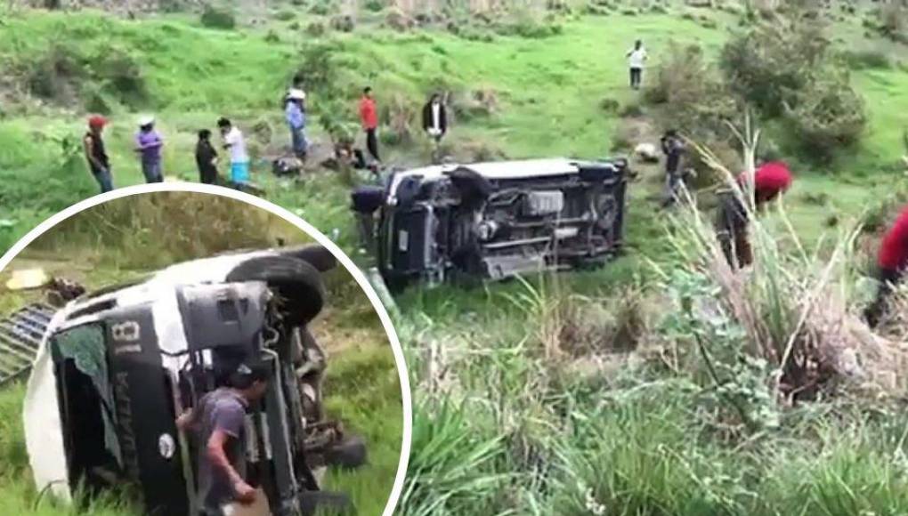 Al menos 14 pasajeros heridos en volcamiento de rapidito en Copán