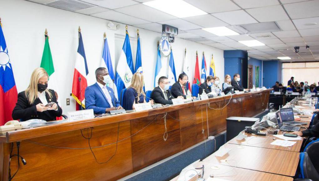 Parlamento Centroamericano solo sirve de “refugio” a políticos fracasados, según ASJ