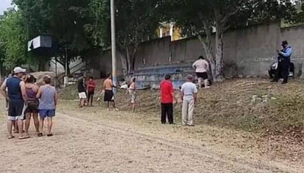Dos muertos y varios heridos deja tiroteo en campo de fútbol en Choloma