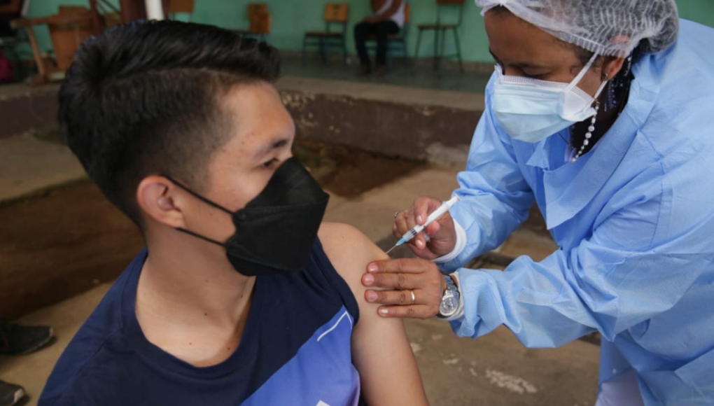 Viajeros serán vacunados contra el covid en la terminal de buses de San Pedro Sula
