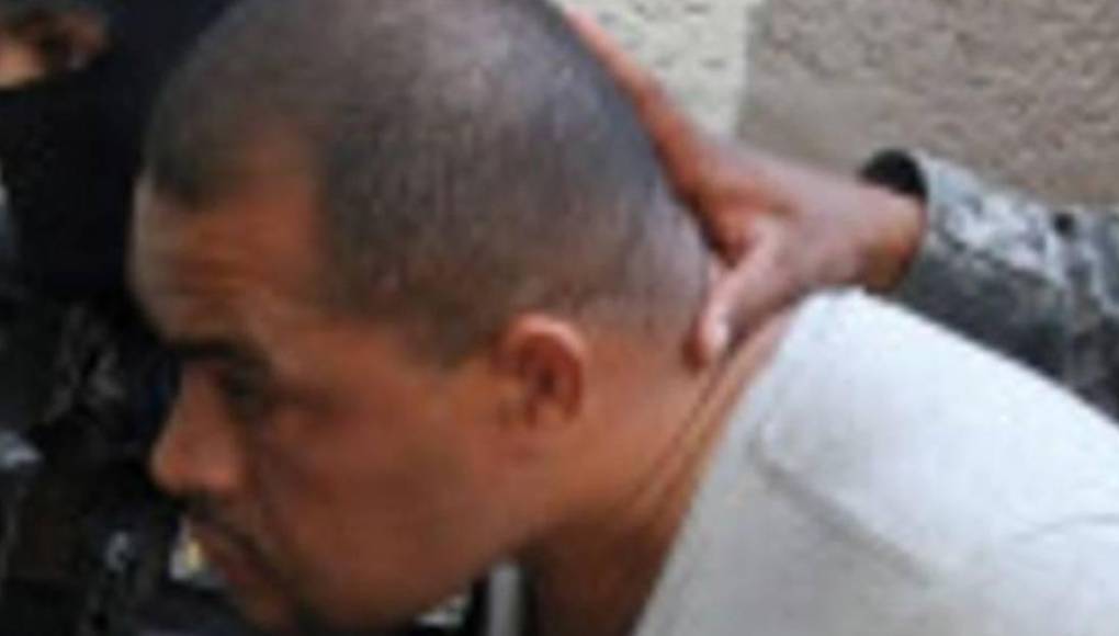 Un juez lo condenó a 20 años de prisión, pero luego de negociaciones con la fiscalía en las que incluía información de operaciones de narcotráfico en Honduras y con eso logró bajar su condena a 10 años de prisión.