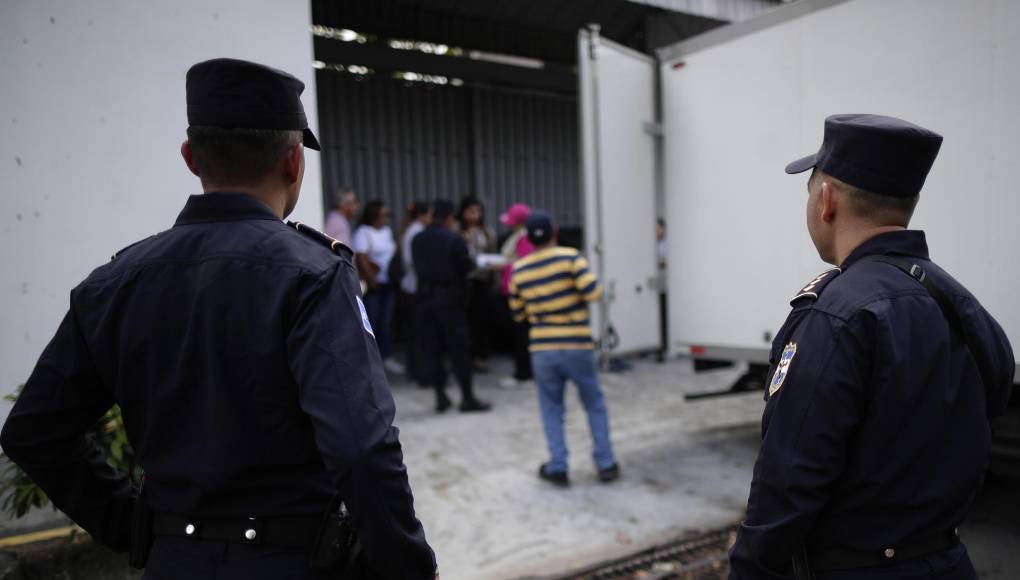 “En lo que va del 2024, El Salvador tiene ya la tasa de homicidios más baja de todo el hemisferio occidental. De continuar la tendencia, la tasa de homicidios sería de 1,6 por cada 100.000 habitantes”, aseguraba Bukele recientemente en la red social X, reforzando su candidatura electoral. 