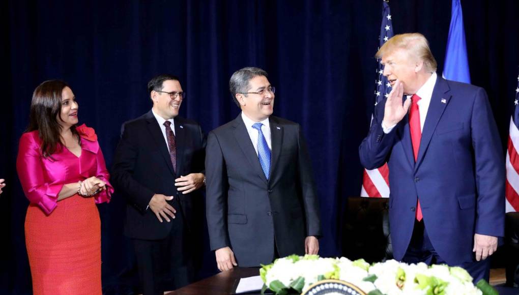 A pesar de estas acusaciones, Hernández mantuvo una relación estratégica con Estados Unidos, colaborando en la política migratoria del entonces presidente Donald Trump.