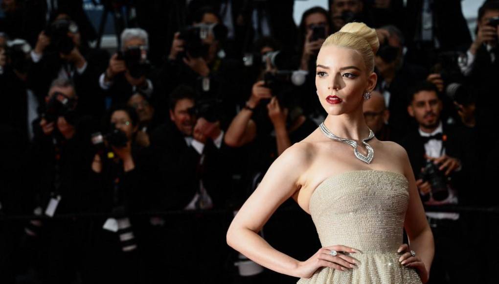 Anya Taylor-Joy, quien nació en Estados Unidos hace 28 años, lució como una verdadera princesa.