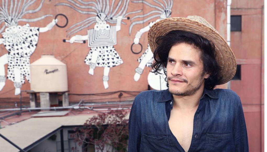 El cantante mexicano Juan Son confiesa que fue abusado por su padre