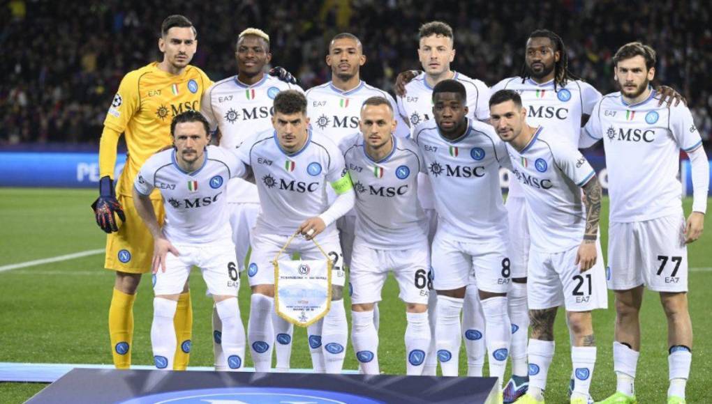 El 11 titular del Napoli que perdió ante Barcelona en octavos de final de la Liga de Campeones de Europa.
