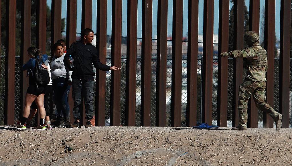 Biden, blanco de los conservadores por permitir lo que califican como una “invasión” migratoria de Estados Unidos, estará el jueves en la ciudad fronteriza de Brownsville y viene promoviendo un acuerdo bipartidario para enfrentar el tema. 