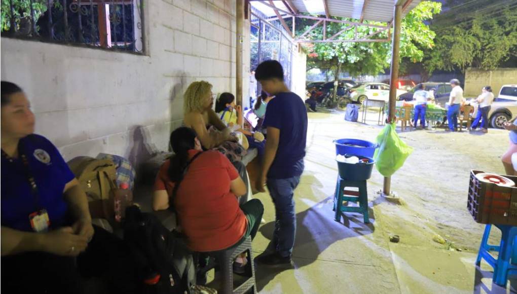 Estudiantes de la Universidad Pedagógica Nacional comentaron que son pocos los taxis colectivos que circulan por la noche y los que lo hacen cobran más caro. 