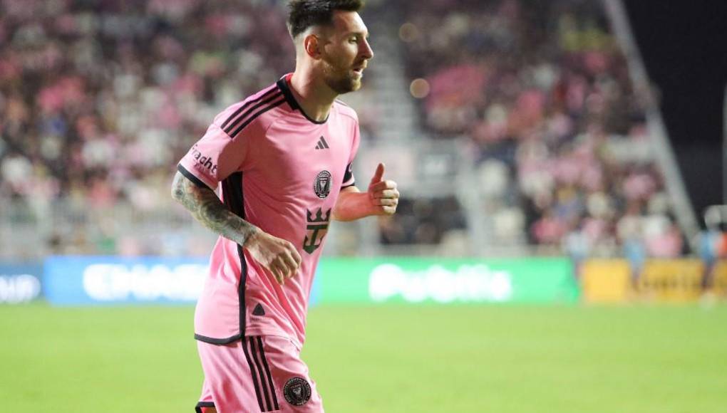 Mexicanos se han sentido molestos ya que Messi nunca bajó del hotel de concentración pese a que varios niños lo estaban esperando en las afueras del lugar.