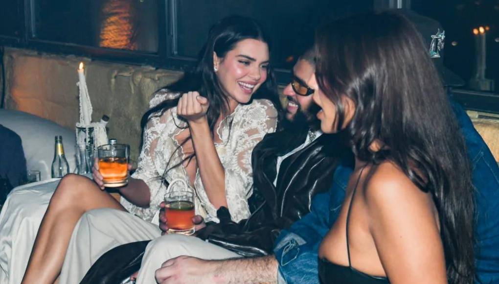 Y en cuanto a su situación sentimental, Bad Bunny fue visto muy alegre junto con su exnovia Kendall Jenner en una de las fiestas posteriores de la MET Gala 2024, lo cual también levantó rumores de una posible reconcicliación entre ellos, aunque hasta el momento no se han pronunciado sobre esto. 