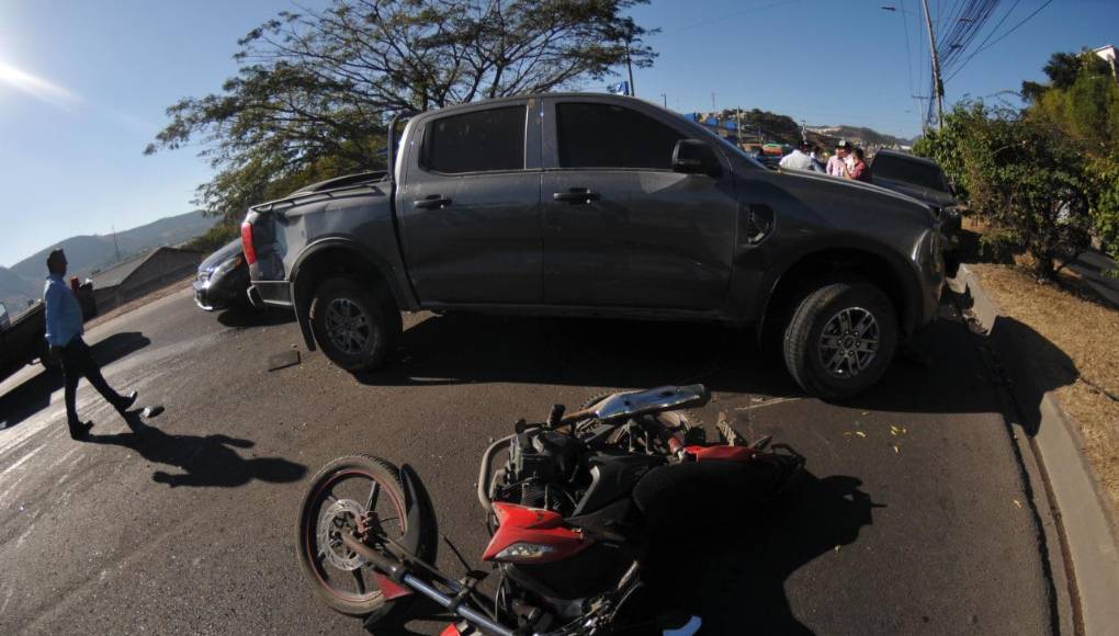 Se recomienda a los conductores buscar rutas alternas.