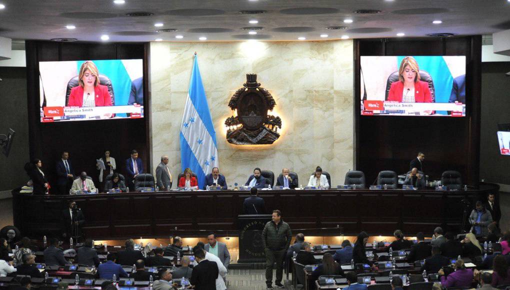 “Vemos chabacanada tras chabacanada, no hay respeto por el curul que representan”, reaccionó. 