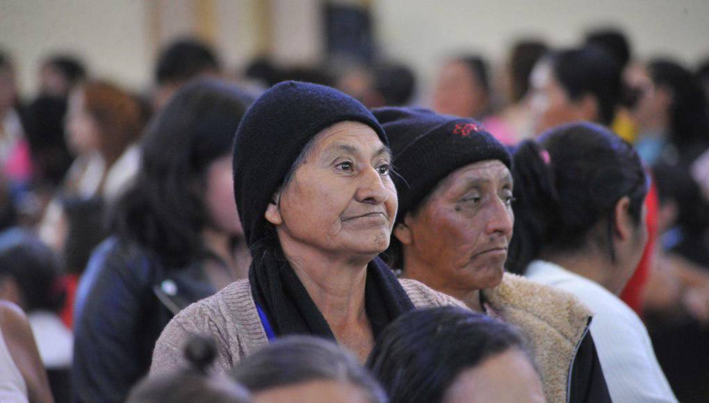 La Virgen de Suyapa, que tiene conferido el grado de capitana de las Fuerzas Armadas de Honduras, es una estatuilla de seis centímetros de alto tallada en madera de cedro. 