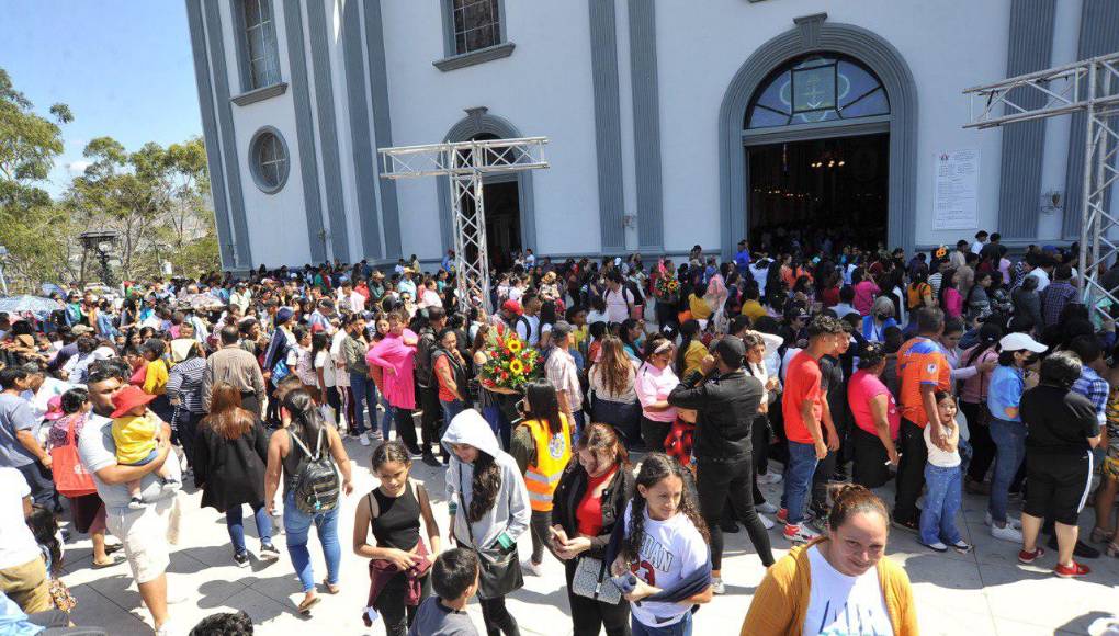 Hondureños conmemoran 277 años de la Virgen de Suyapa