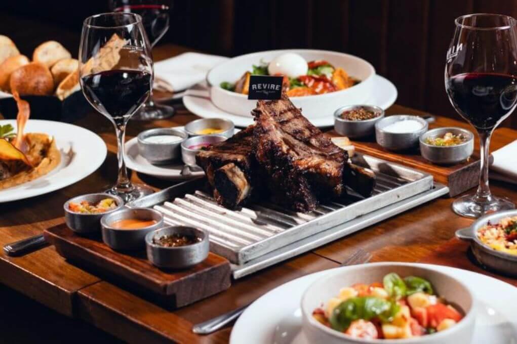 Celebra el Día de las Madres con una cena elegante y llena de amor.