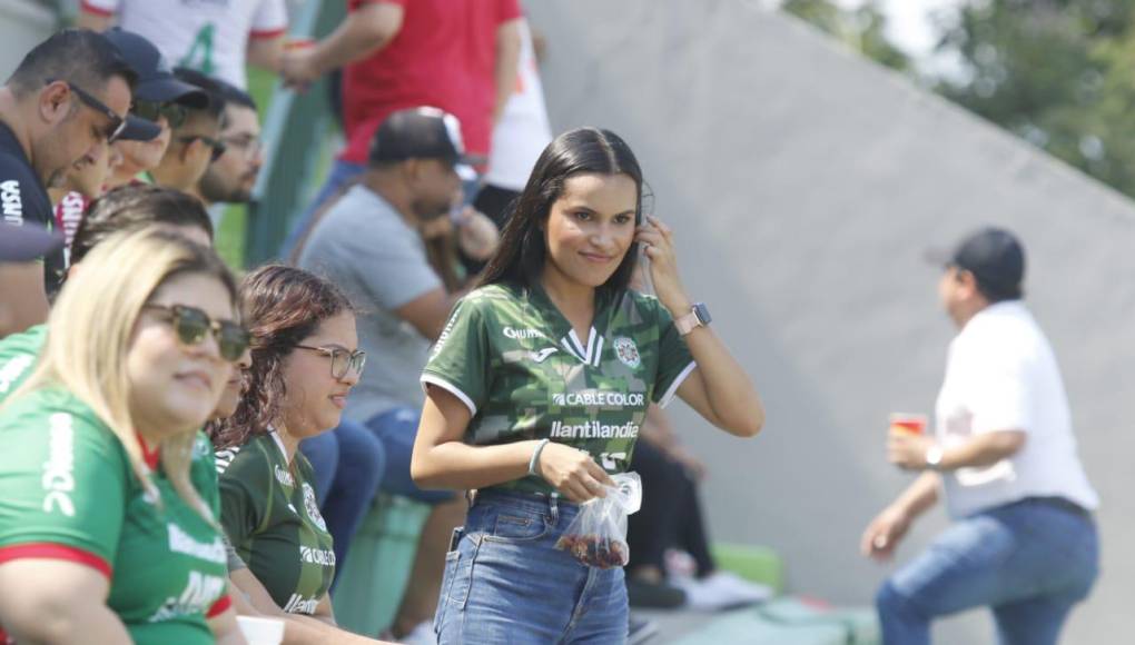 Muchas chicas se hicieron presentes para apoyar a Marathón, segundo lugar del Torneo Clausura 2024. 