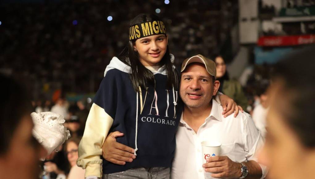 Grandes y chicos disfrutaron por igual la inigualable voz del artista, que deleitó a su público con temas como “La incondicional”, “Suave”, “Culpable o no”, entre otros.