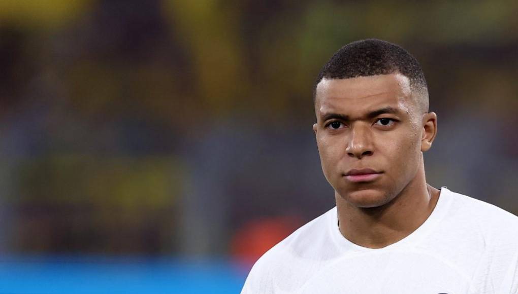 Kylian <b>Mbappé</b>, disputó contra el Borussia Dortmund (derrota 1-0) posiblemente su último partido de Liga de Campeones en el Parque de los Príncipes con el París Saint-Germain, no fue decisivo en una noche que hubiera supuesto un momento álgido de su etapa en el PSG, antes de tomar rumbo presumiblemente hacia el Real Madrid.