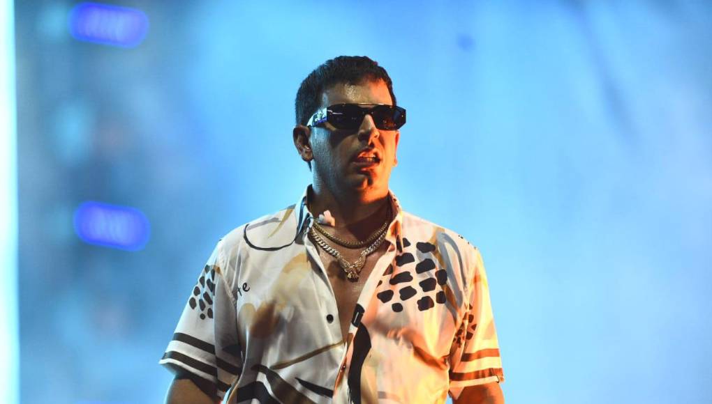 ”Baila morena”, “Felina”, “Mi cama huele a ti”, son solo algunas de las canciones que interpretó el artista puertorriqueño, cuyo nombre verdadero es Efraín David Fines Nevares. 