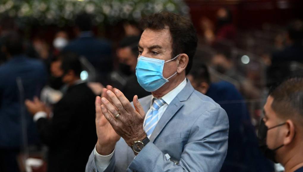 En los comicios programados para 2025, Salvador Nasralla, irónicamente, participará como candidato presidencial para intentar sacar del poder a Libre, a quienes ayudó en elecciones pasadas. 