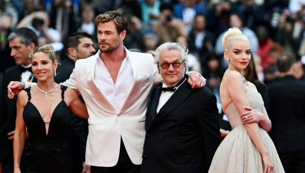 La actriz, quien aunque ya tenía varios papeles importantes en cine saltó a la fama mundial tras su papel en la serie <i>The Queen’s Gambit</i>, de Netflix.