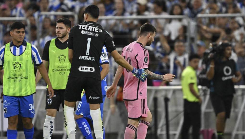Jugadores del Inter Miami intentaron saludar a Messi pero el argentino se fue con una decepción evidente.