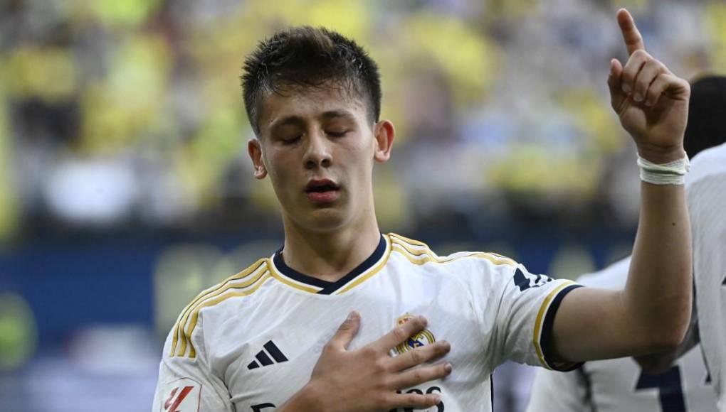 Además, <b>Arda Güler</b> también seguirá ganando peso. Ese era el plan inicial del Real Madrid y así seguirá. El turco jugará cerca del área, donde demuestra tener un gran olfato goleador, pero también podría ver su posición retrasada para reforzar el centro del campo.