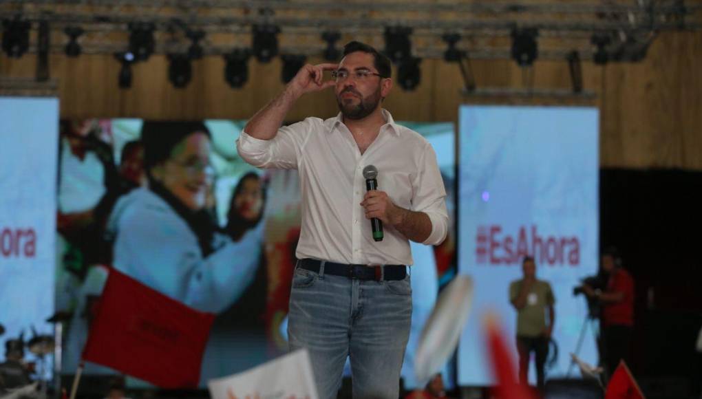 “Libre no le pertenece a una familia, le pertenece a la base y a cada persona que luchó durante doce años para derrotar al narcotráfico y a la corrupción”, manifestó el aspirante a la Presidencia de la República.