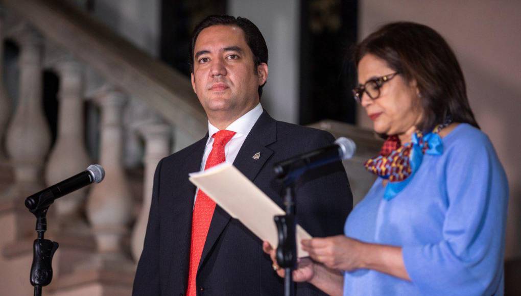 “Hay que expulsar, hay que sacar a los carteles que se habían instalado en el poder”, señaló Moncada durante un conversatorio. 