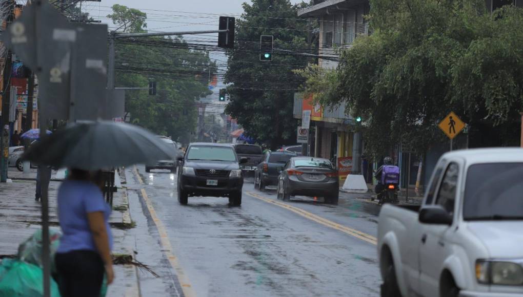 Pronostican lluvias con actividad eléctrica este domingo en gran parte de Honduras