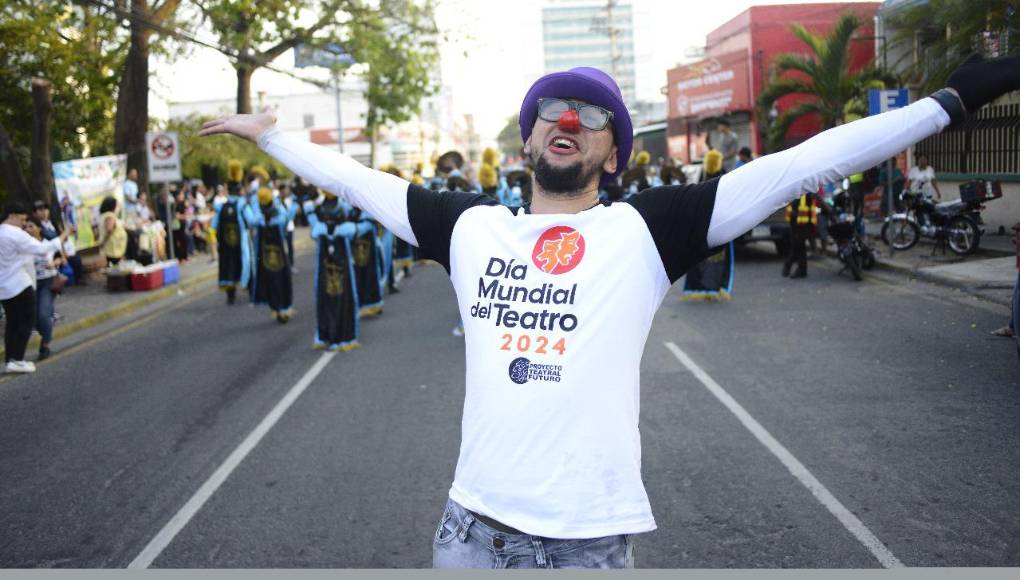 Nolasco, agregó que con este desfile se busca destacar el talento que hay en la zona norte, así como fomentar el teatro entre sus pobladores, por lo que agradeció a todos los patrocinadores y artistas que se hicieron presente.