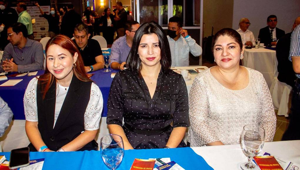 Michelle Valladares, Arely Ponce y Mayra González