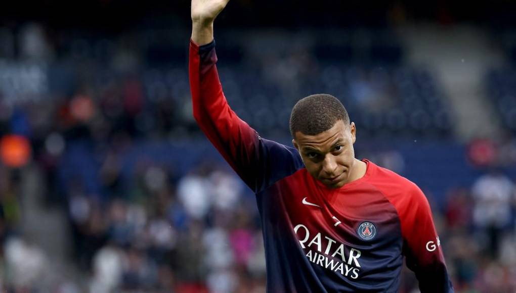 Kylian Mbappé anunció su salida del Paris Saint-Germain al finalizar la campaña actual, el 30 de junio del 2024, cerrando un capítulo significativo en la historia del conjunto parisino.