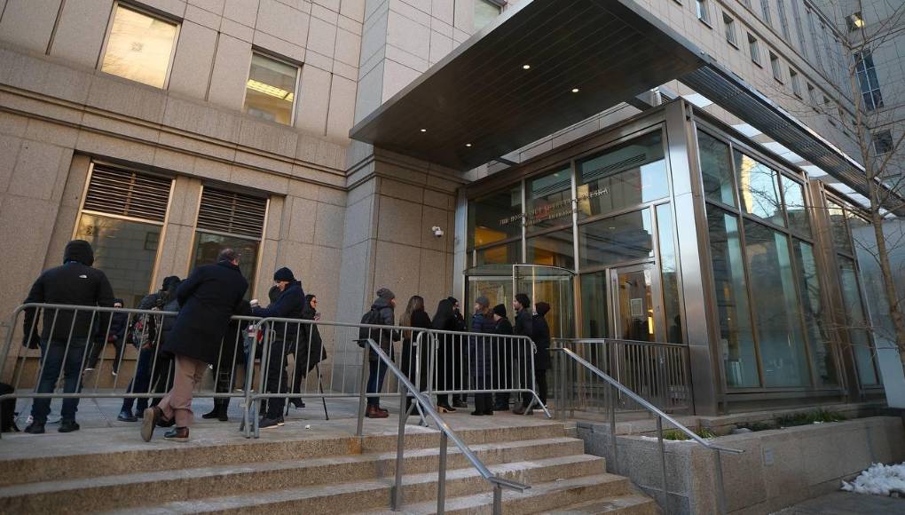 Los juicios en Estados Unidos son públicos, pero, para entrar a la Corte, se debe seguir un riguroso proceso de seguridad, similar al de los aeropuertos.