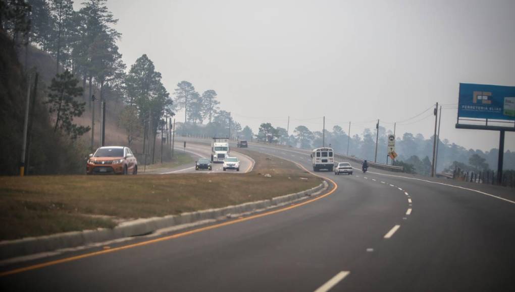 El índice de calidad del aire (AQI) se mantuvo en la categoría “peligrosa” por encima de los 400, en una escala que contempla un máximo de 500 puntos.