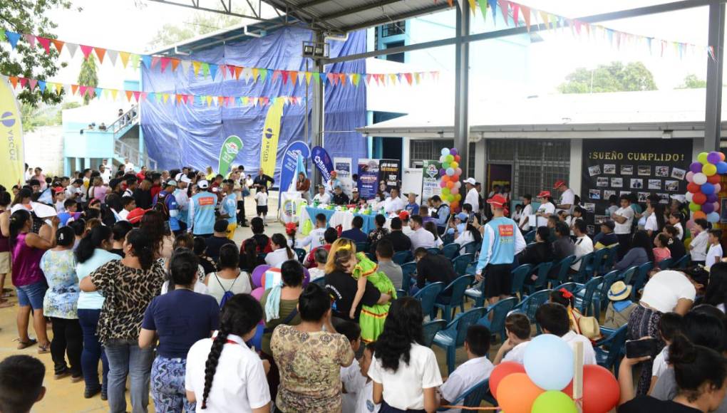 Antes y después de la escuela 67 construida por Shin Fujiyama