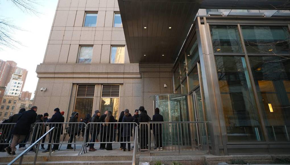 El gran grupo de asistentes al juicio de Juan Orlando Hernández está conformado por periodistas nacionales e internacionales, fiscales hondureños que abrirán líneas de investigación, miembros del Consejo Nacional Anticorrupción y ciudadanos comunes. 