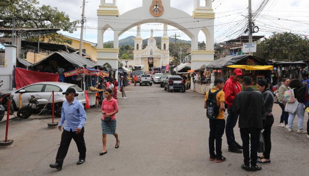Cada 3 de febrero, Honduras se llena de fervor durante la celebración de la Virgen de Suyapa. 