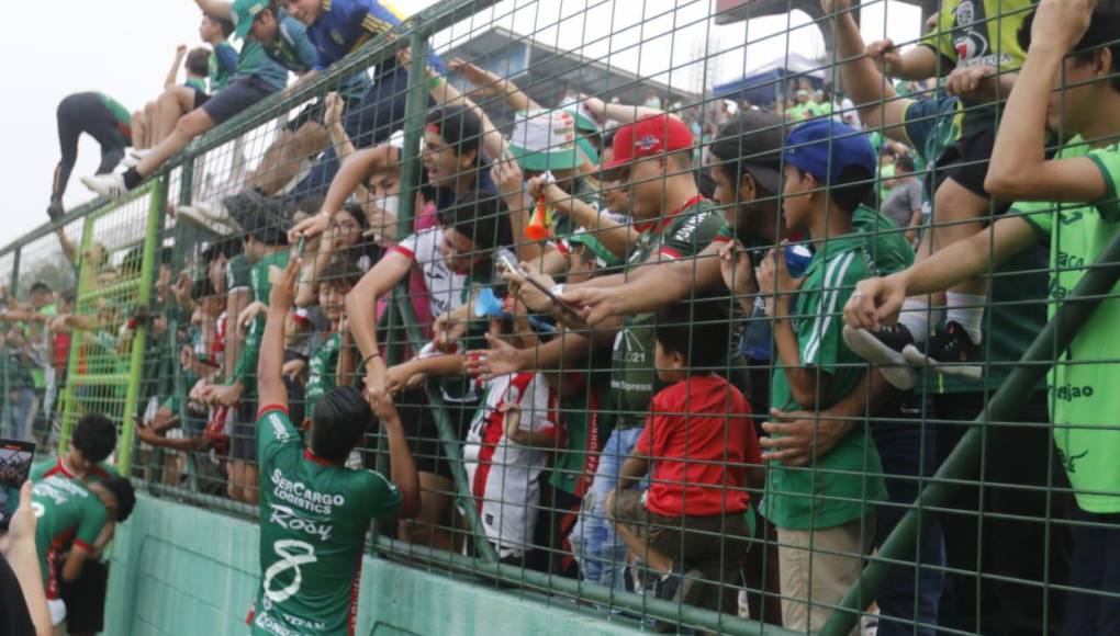 Locura en el estadio Yankel Rosenthal con el festejo a la final.