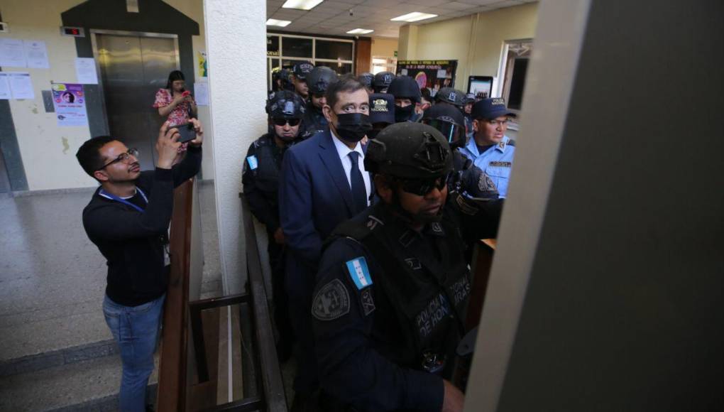 Por el mismo caso también fueron acusados Carl Alan Zaglin, propietario de una empresa textil en Georgia, y Aldo Néstor Marchena, quien reside en Boca Ratón, Florida.